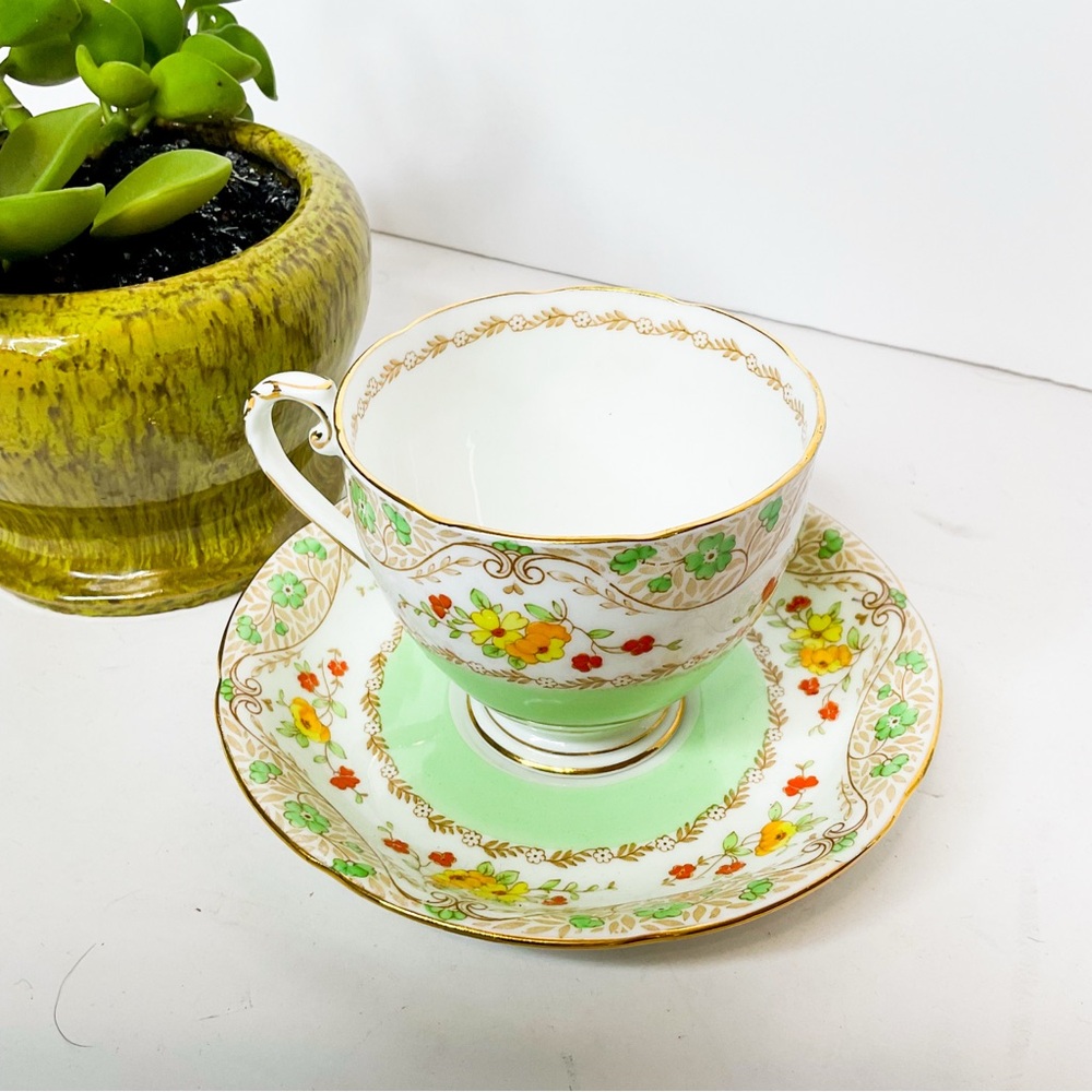 VINTAGE Royal Grafton Bone China Teacup & Saucer – Green Gold Floral England - Picture 5 of 7
